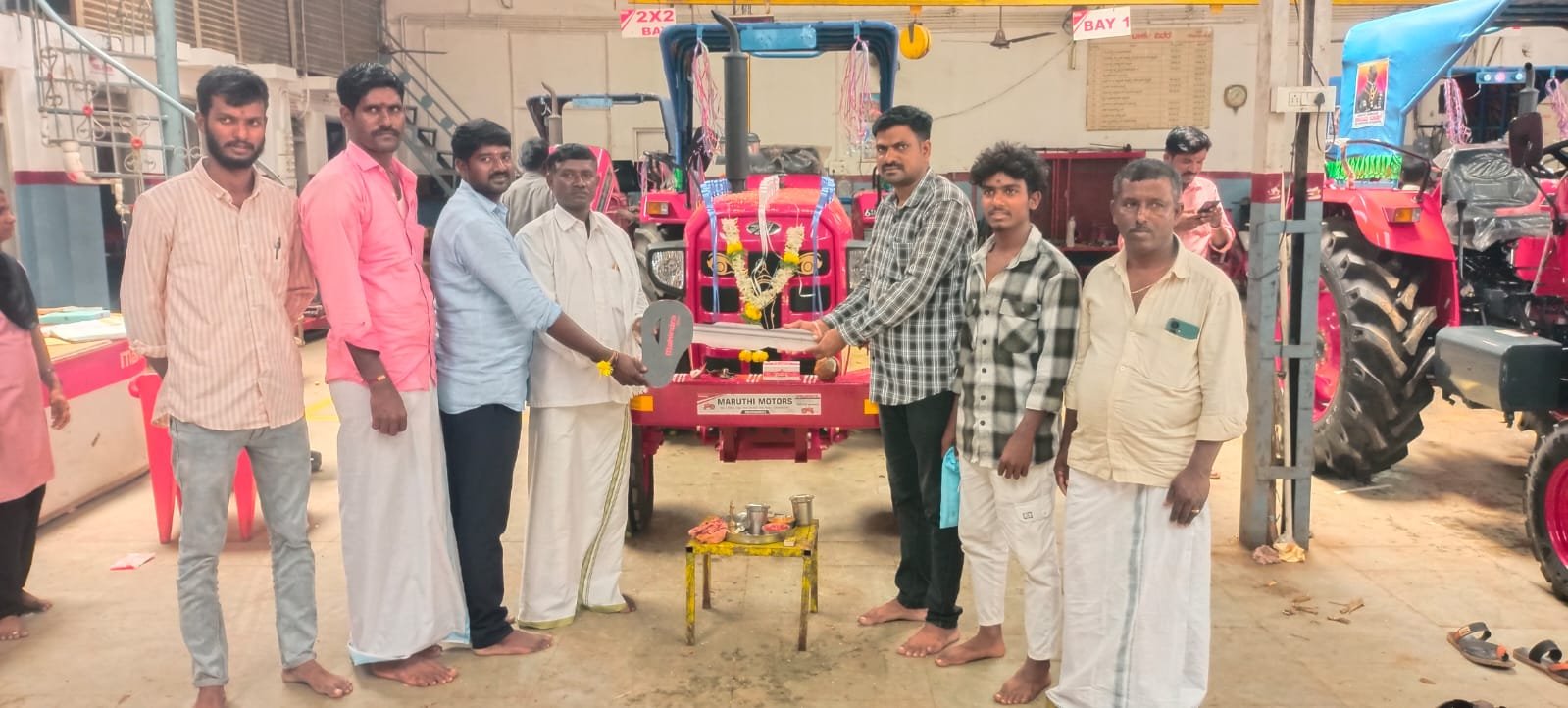 475 H1R tractor delivery ceremony at dealership